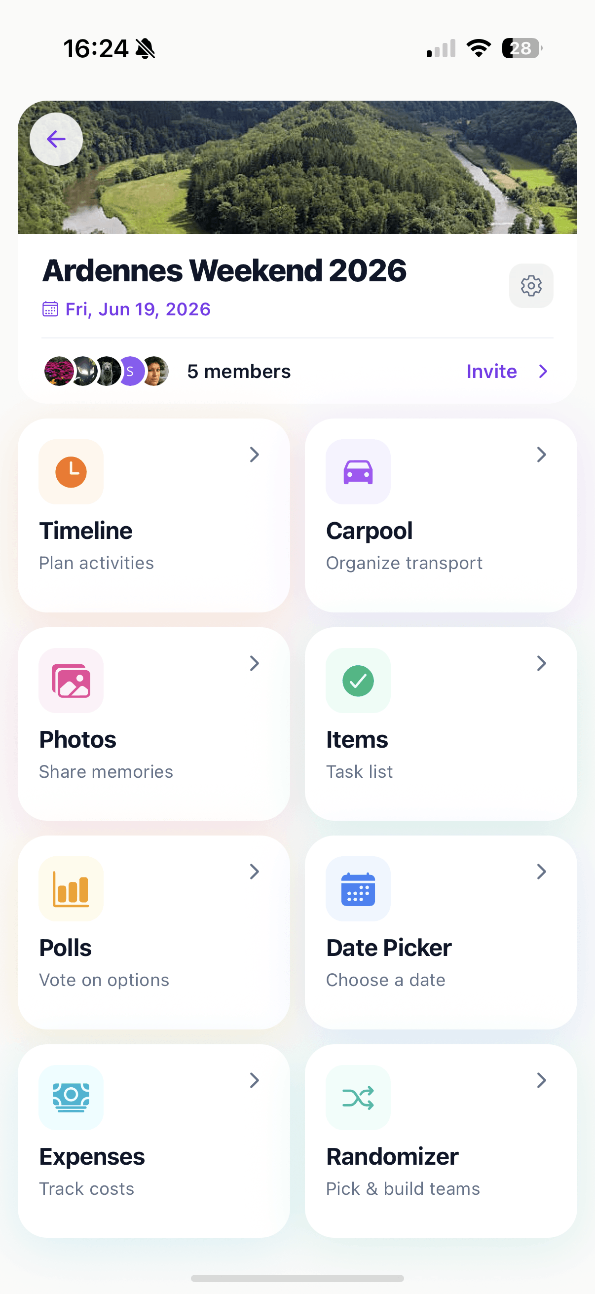 Planbutlr Ardennes Weekend 2026 event overview with timeline, carpool, photos, items, polls, date picker, expenses, and randomizer